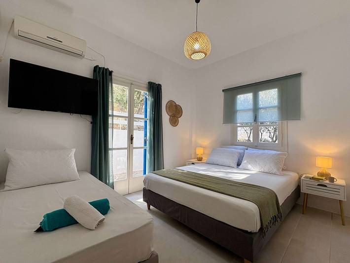 Gîte pour 3 personnes, avec jardin dans Píso Livádi