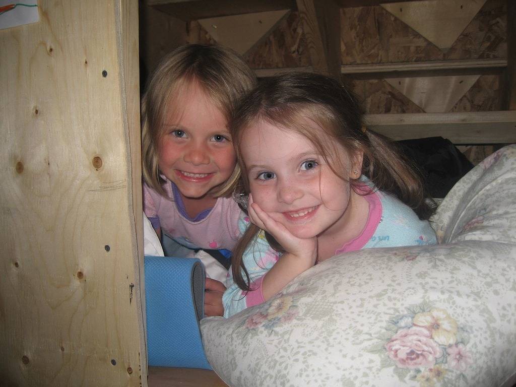 Reunion Cabin mit Blick auf die St. Mary River in Kanadische Rocky Mountains
