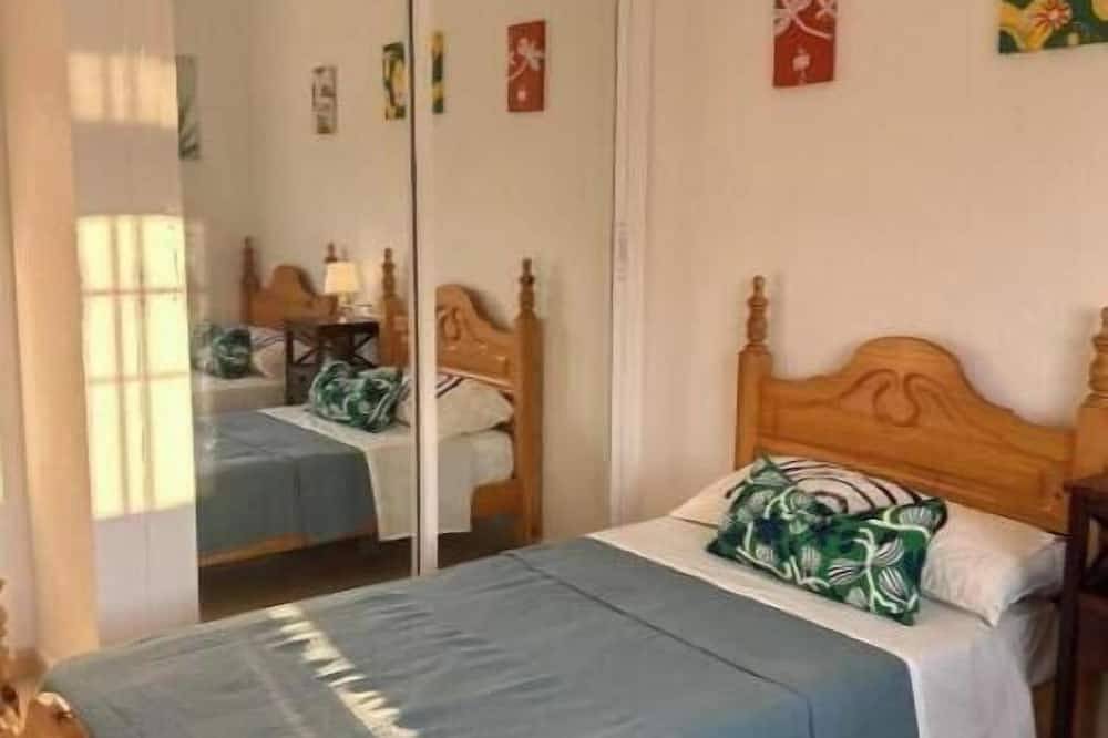 House Famara, in Malaga for family and friends pool in Churriana, Málaga