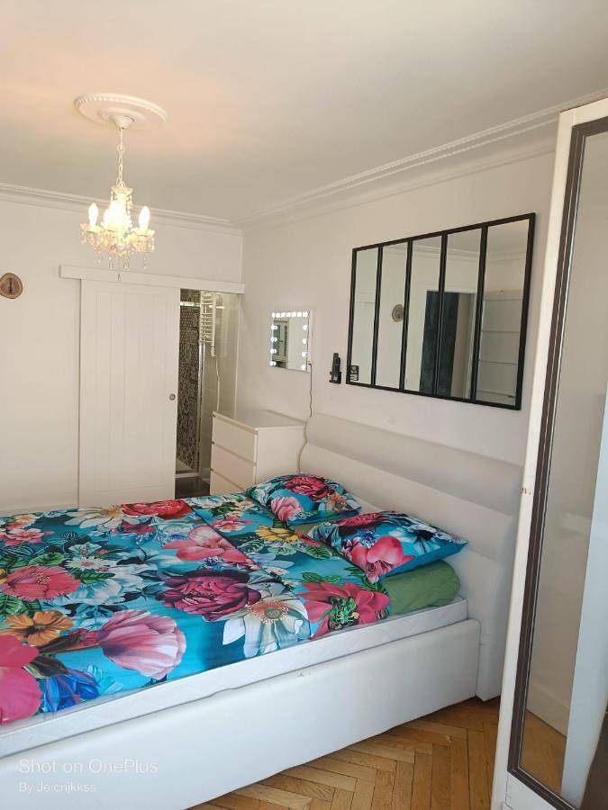 Deluxe Double Room with Shower in Annemasse, Région de Saint-Julien-en-Genevois