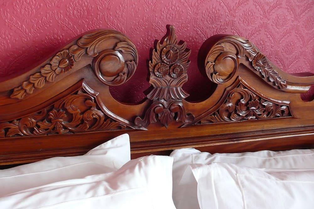 Entire apartment, Elegant Victorian self catering flat (5 people) in Crieff, the heart of Scotland in Crieff, Perthshire