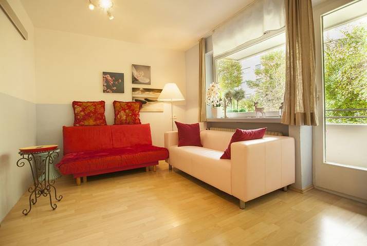 Ganze Ferienwohnung, Ferienwohnung im Zentrum - Ferienwohnung im Zentrum, 40 qm mit Balkon in Rosenheim, Oberbayern