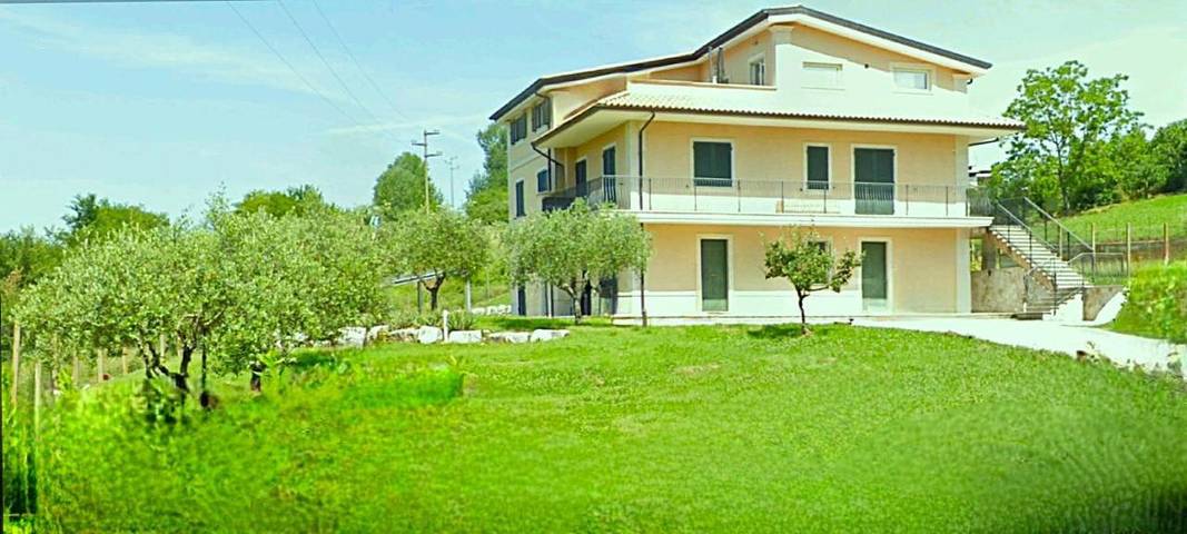 Location de vacances pour 6 personnes, avec jardin et vue à Atina - 2