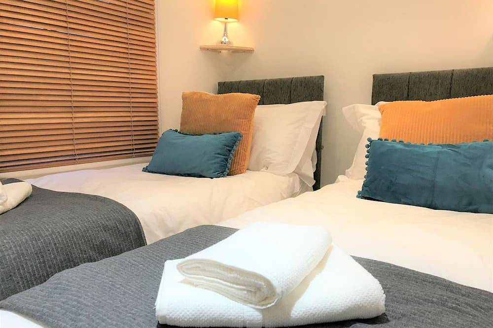 Entire apartment, Seaside House with Parking in Central Worthing in Worthing, West Sussex