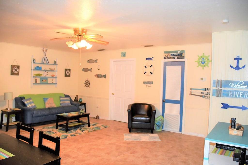 3 Bd, 2 Bth, 2 Minuten von Mcraes und River Zugang. Haustierfreundlich in Homosassa, Citrus County