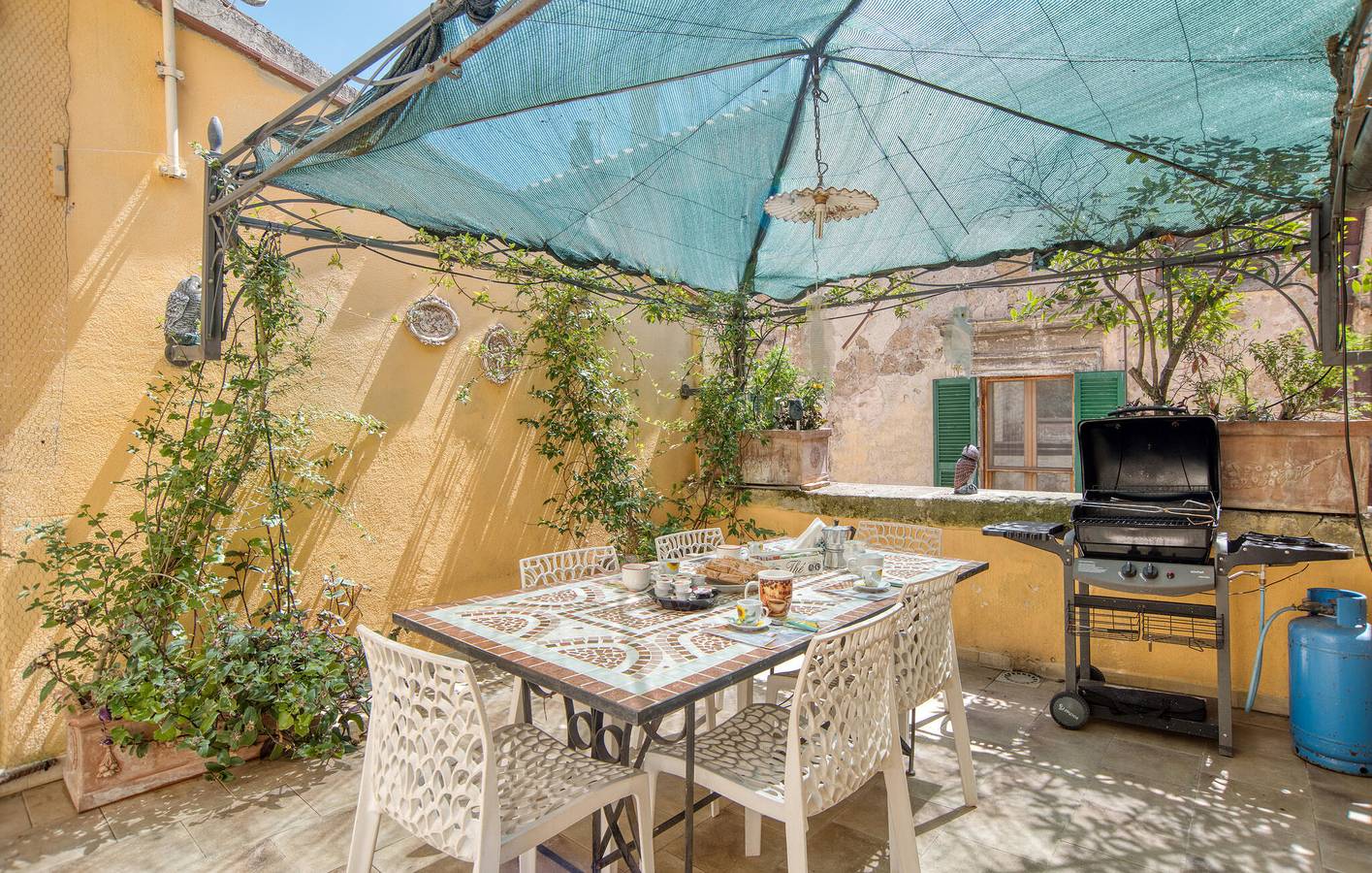 Ganze Ferienwohnung, Modernes Apartment mit Terrasse in der Nähe des Stadtzentrums von Canino in Canino, Viterbo Provinz