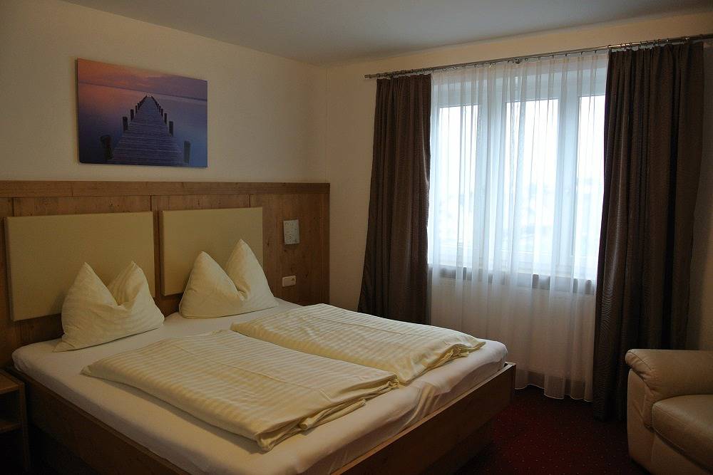 Gasthof Kirchenwirt - Doppelzimmer 2 in Dachsteingebirge, Gosau
