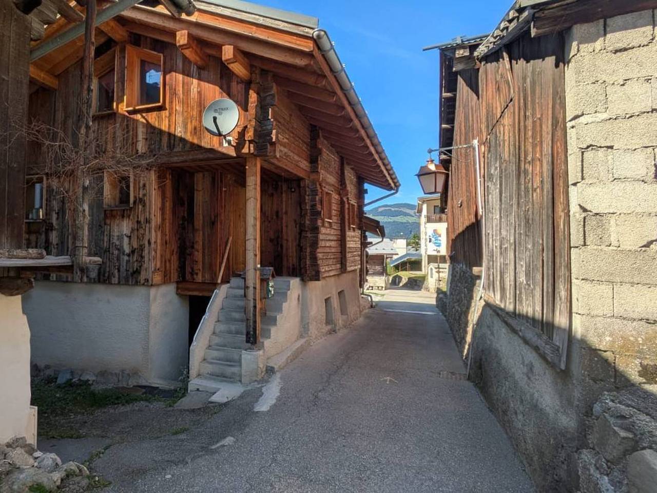Entire apartment, Charming central T2 with parking and Wifi in Arêches, Beaufort (Rhône-Alpes)
