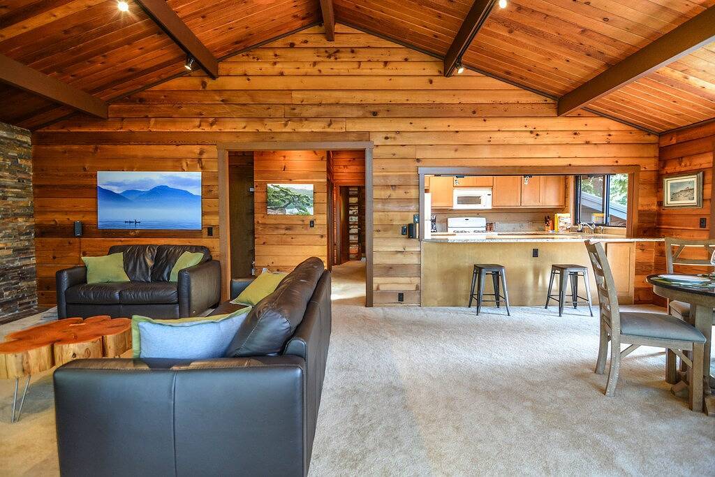 Rosario und der riesige Blick auf Eastsound sind zu Fuß erreichbar! in Orcas Island