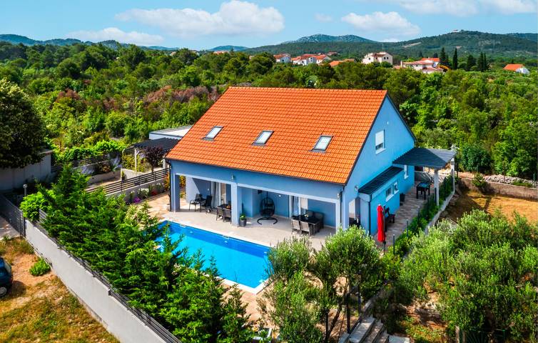 Ferienhaus für 12 Personen, mit Terrasse und Pool, mit Haustier - 1