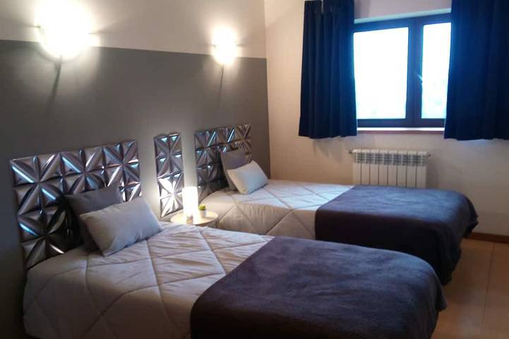 Location de vacances pour 6 personnes, avec jacuzzi ainsi que jardin et piscine dans Caniçada - 2