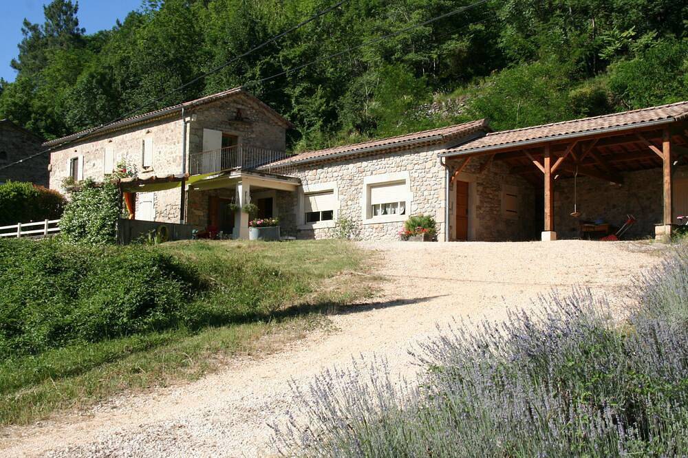 Beautiful riverside farmhouse in Southern Ardèche in Chambonas, Parc naturel régional des Monts d'Ardèche