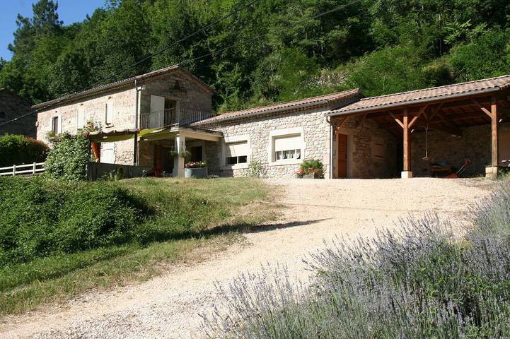 Location de vacances pour 8 personnes, avec jardin et balcon à Chambonas