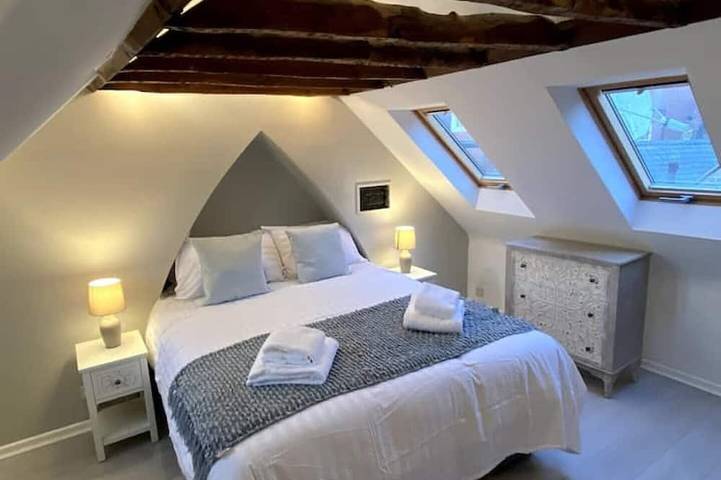 Minutes from Whitstable beach and high street. Sleeps up to 6 in Whitstable, Kent