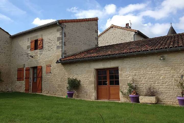 Gîte pour 8 personnes, avec jardin et terrasse, animaux acceptés