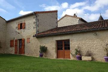 Gîte pour 8 personnes, avec terrasse et jardin, animaux acceptés à Saint-Georges-lès-Baillargeaux