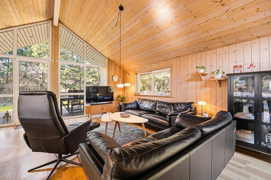 Herrlich großes 4-Sterne-Ferienhaus mit Whirlpool und Sauna in Henne, Filsø See