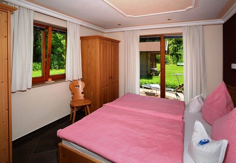 Entire holiday apartment, Haus Florian - Two-room holiday flat Enzian in Reit im Winkl, Bavarian Alps