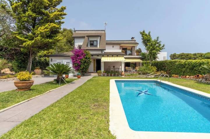 Maison de vacances pour 8 personnes, avec terrasse ainsi que jardin et piscine, animaux acceptés - 1
