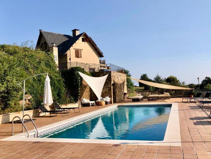 Casa rural para 8 personas, con jardín y vistas además de vistas al lago y piscina en Susqueda