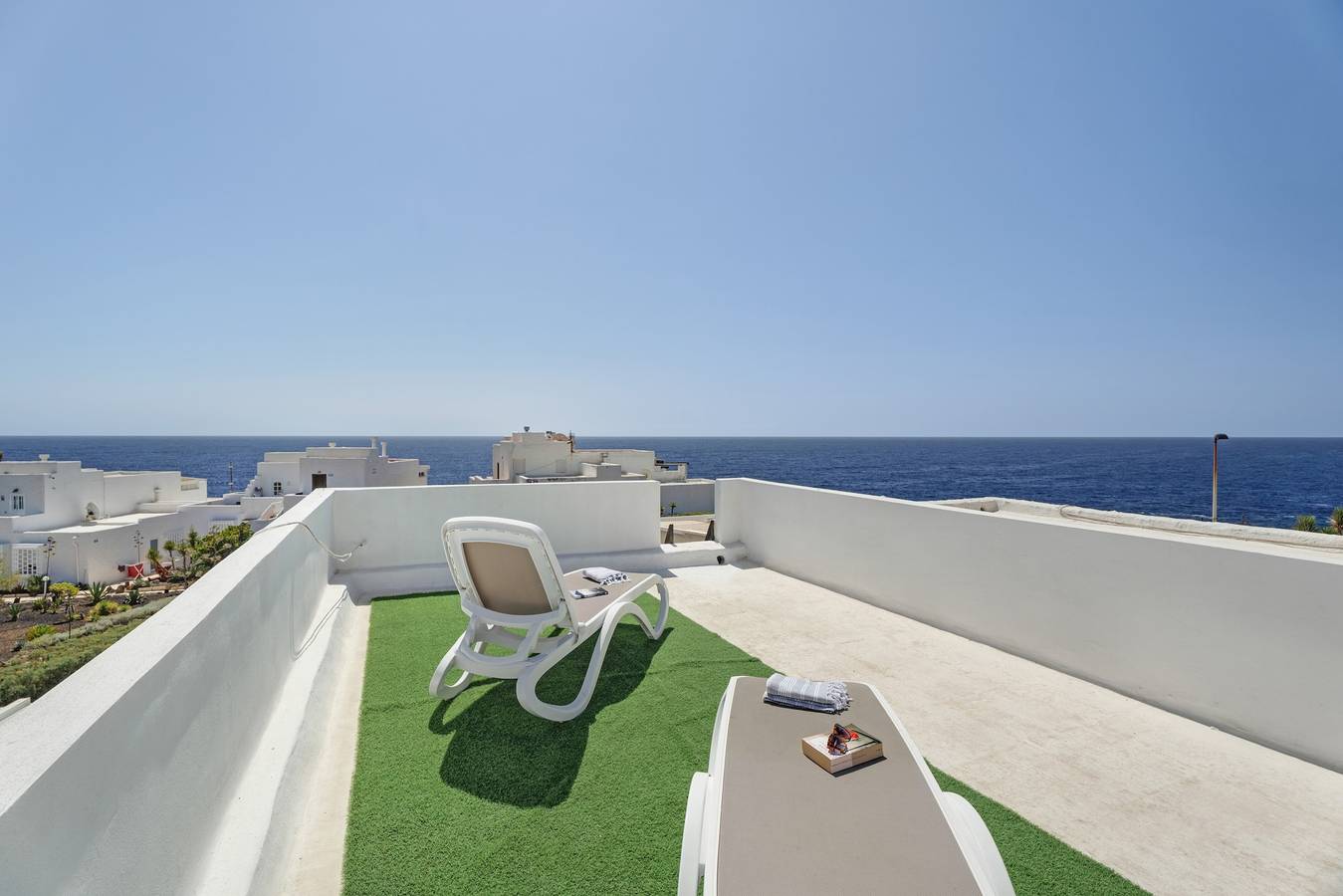 Appartement entier, Vacances 'Agua Y Sol I' avec vue sur la mer, piscine partagée et Wi-Fi in Porís de Abona, Tenerife du Sud