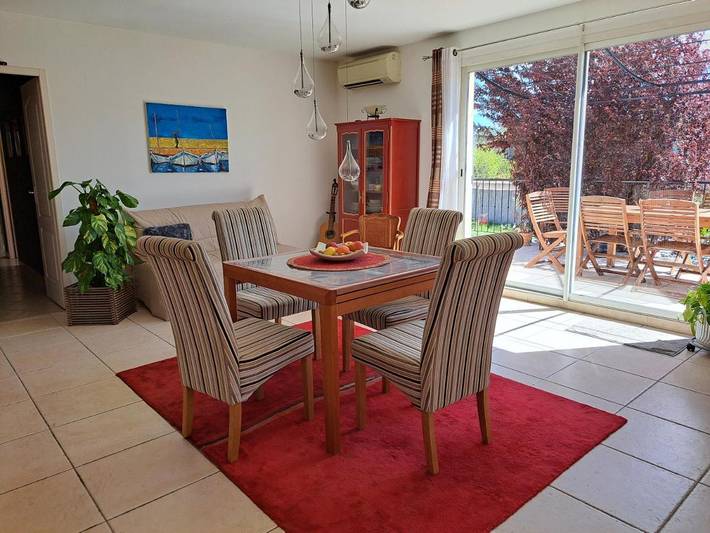 Location de vacances pour 6 personnes, avec vue ainsi que jardin et piscine, animaux acceptés à Camps-la-Source - 2