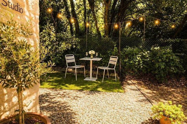 Appartement entier, Studio au calme avec jardin et accès piscine in Suze-la-Rousse, Région de nyons