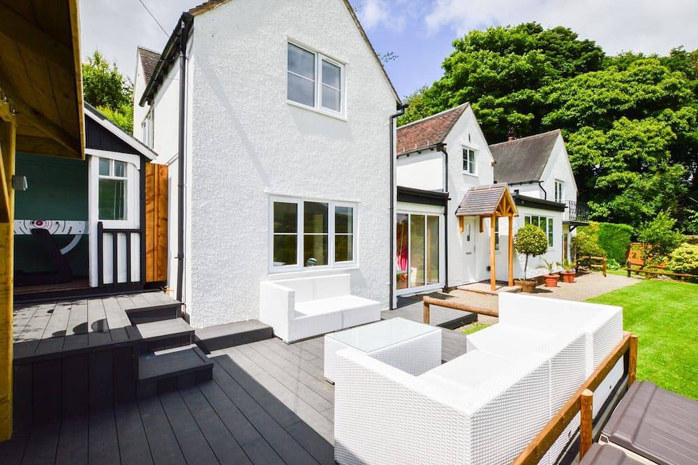 Clearviews spectacular views, all superking rooms en-suite, hot tub, walk to pub in Church Stretton, Shropshire Hills