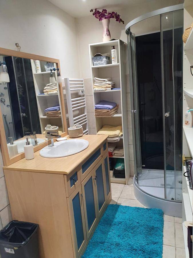 Appartement entier, One-Bedroom Apartment in Bourg-de-Péage, Région de Valence