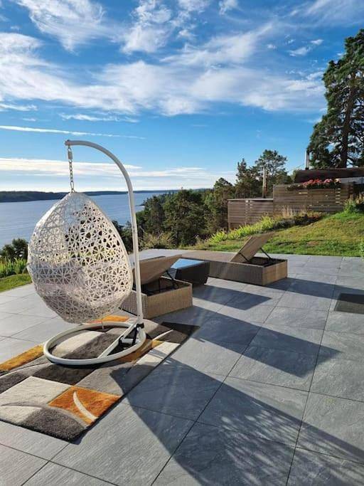 Archipelago villa, cabin & sauna jacuzzi with sea view, 30 minutes from Stockholm in Tyresö, Svenska Östersjön
