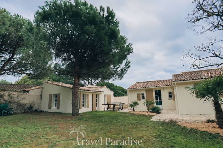 Location de vacances pour 12 personnes, avec terrasse et jardin à Les Portes-en-Ré