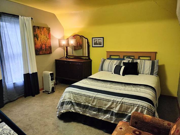 Barn for 10 people, with yard in Iowa