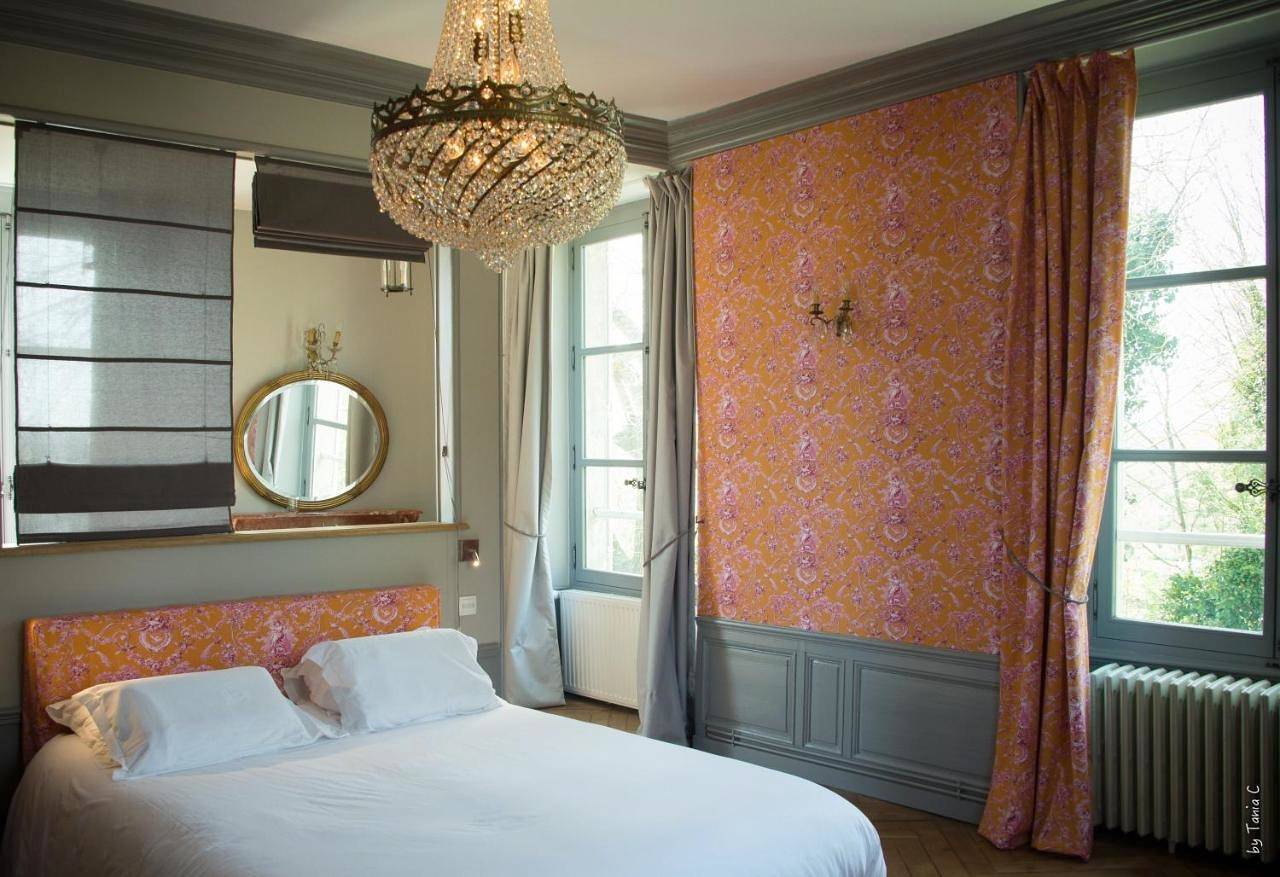 Superior Double Room with Shower in Senlis, Oise
