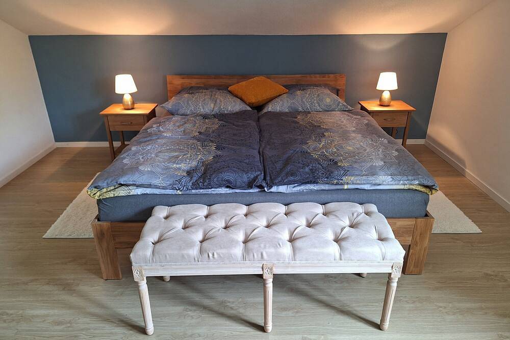 Ganze Wohnung, Ferienwohnung 110qm, 2 Schlafzimmer, Garten & Balkon in Tachinger See, Taching am See