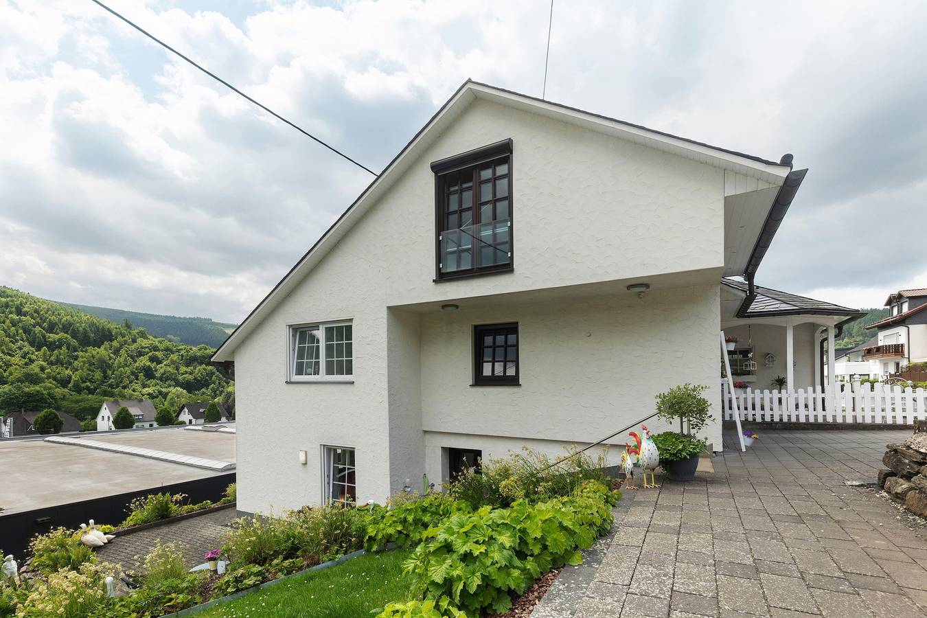 Ganze Wohnung, Ferienwohnung 'Schwalbennest' mit Bergblick, privater Terrasse und Wi-Fi in Lennestadt, Sauerland