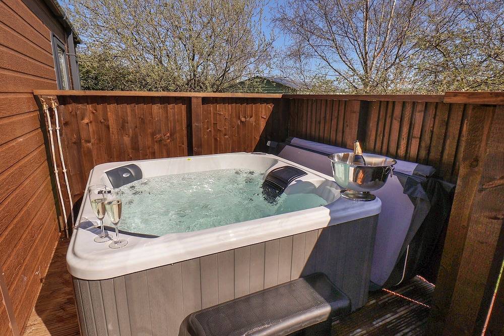 Rose Lodge, pet friendly, luxury holiday cottage in Staithes in Runswick Bay, North York Moors National Park