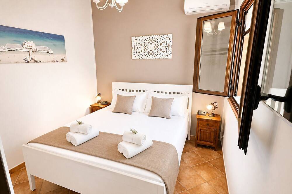 Villa Belvedere di Altavilla with Pool and Near The Sea in Altavilla Milicia, Province de Palerme
