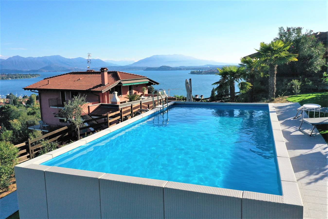 Ganze Wohnung, Penthouse Andrea apartment with private pool in Meina, Comune di Meina