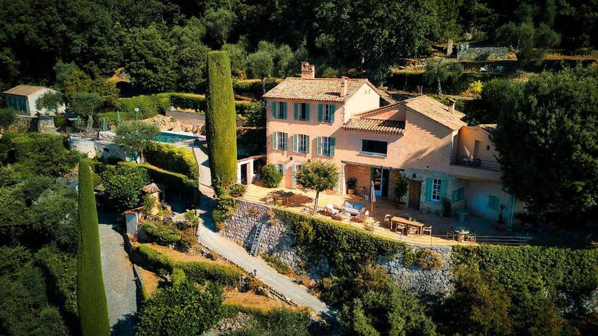 Chambre d’hôte pour 2 personnes, avec piscine et vue ainsi que terrasse et jardin, animaux acceptés