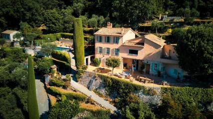 Chambre d’hôte pour 2 personnes, avec vue et terrasse ainsi que jardin et piscine, animaux acceptés à Grasse