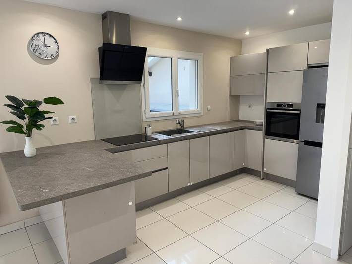 Location de vacances pour 5 personnes, avec jardin ainsi que terrasse et piscine à Marcy-l'Étoile - 2