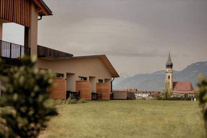 Ferienwohnung für 5 Personen, mit Ausblick und Garten sowie Pool