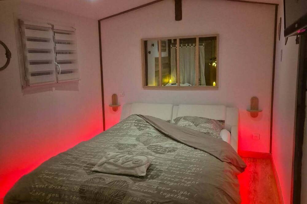 Entire apartment, Romantic room in Les Arcs (Var), Draguignan region