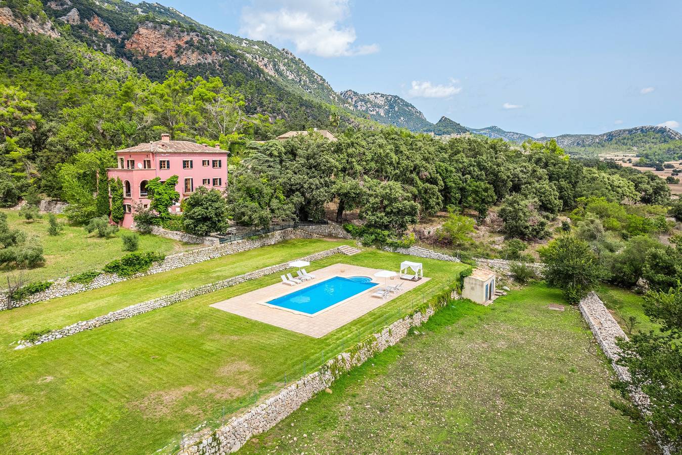 Holiday Villa 'Villa Son Perot' with Mountain Views, Private Pool and Wi-Fi in Bunyola, West Majorca