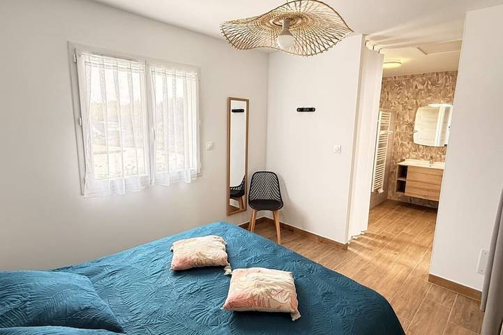 Location de vacances pour 2 personnes, avec jardin ainsi que piscine et terrasse à Pouzolles - 3