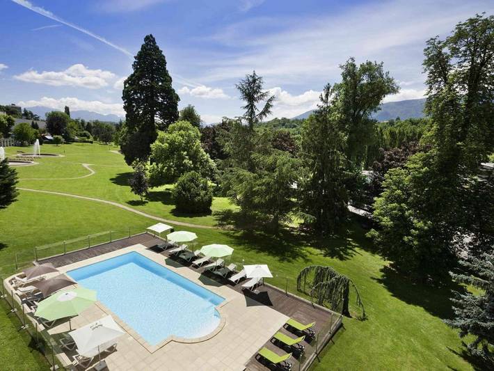 Hôtel pour 2 personnes, avec Jacuzzi et Terrasse ainsi que Jardin et Piscine dans Thermes Marlioz