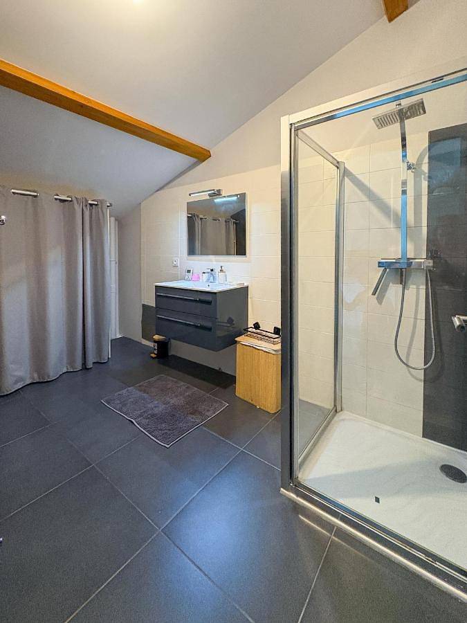Double Room with Private Bathroom in Montauban, Tarn-et-Garonne
