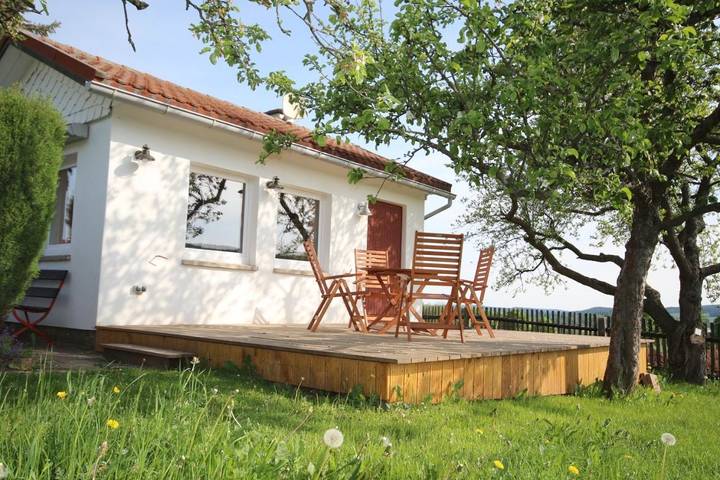 Ferienhaus für 2 Personen, mit Terrasse und Garten sowie Ausblick in Tambach-Dietharz