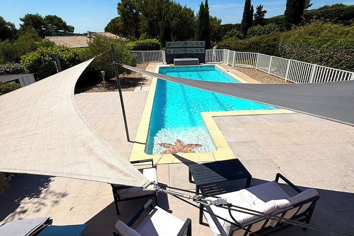 Location de vacances pour 6 personnes, avec jardin à Saint-Jean-de-Cuculles