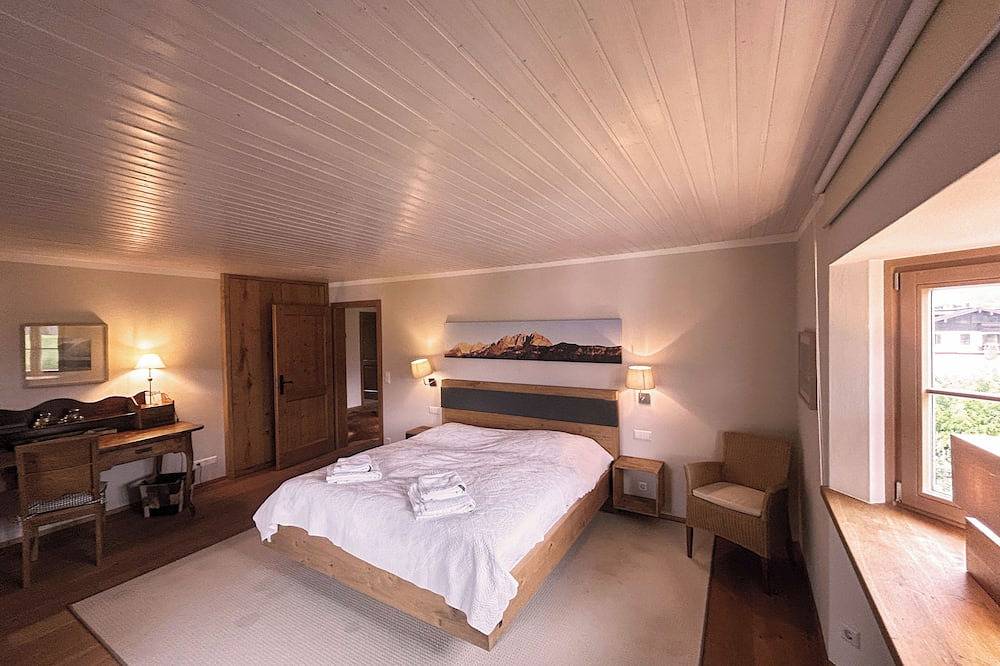 Gemütliches Ferienhaus mit Sonnenterrasse, Wellnessbereich & Garten, ca. 260 qm in Reit im Winkl, Bayerische Alpen